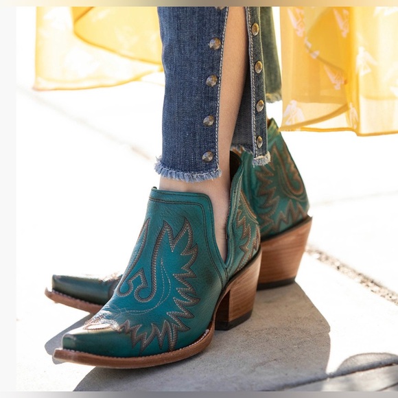Ariat Shoes - Ariat Ladies Dixon Snip Toe Boots in Turquoise Leather